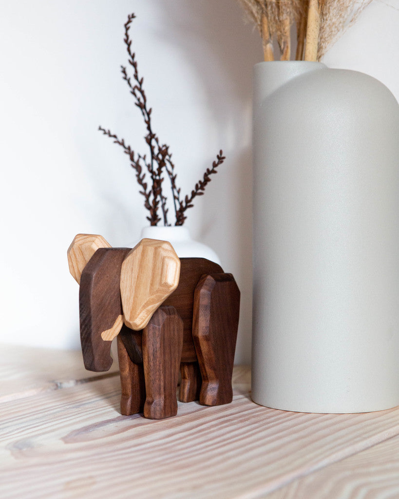 Far Elefant